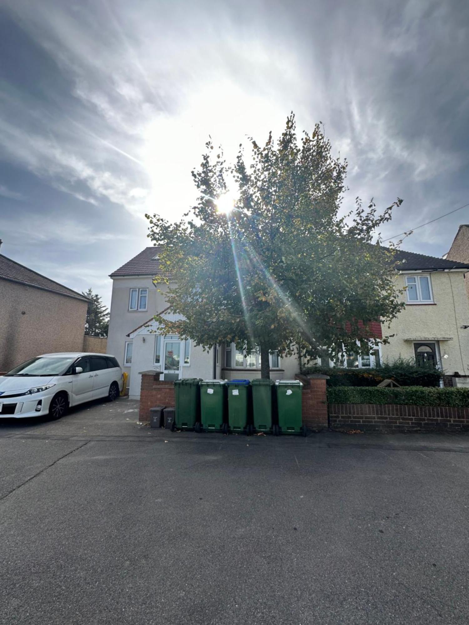 Luxury Ensuite Studio In Crayford Dartford Bexley London With Full Kitchen And Side Garden Alleyway Entrance Erith Exterior photo