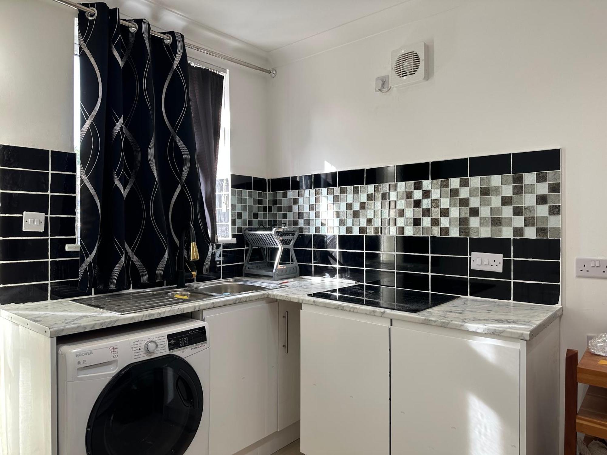 Luxury Ensuite Studio In Crayford Dartford Bexley London With Full Kitchen And Side Garden Alleyway Entrance Erith Exterior photo